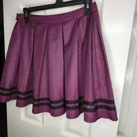 NWT Hot Topic Burgundy Cheer Pleated Striped Zipper Mini Skirt Small - Picture 7 of 11